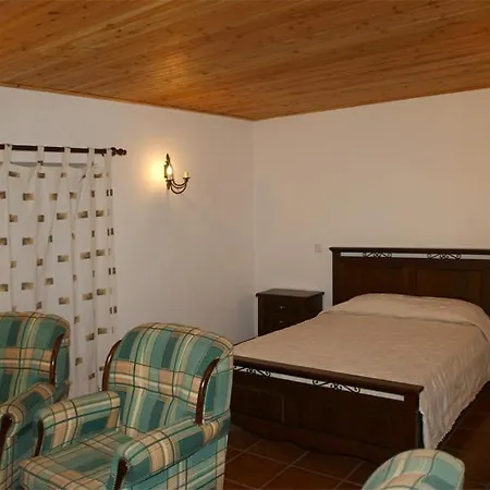 Casa Capelinhos Kır Evi *