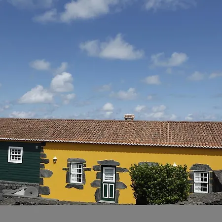 Casa Capelinhos