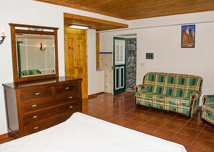 Casa Capelinhos Country house *